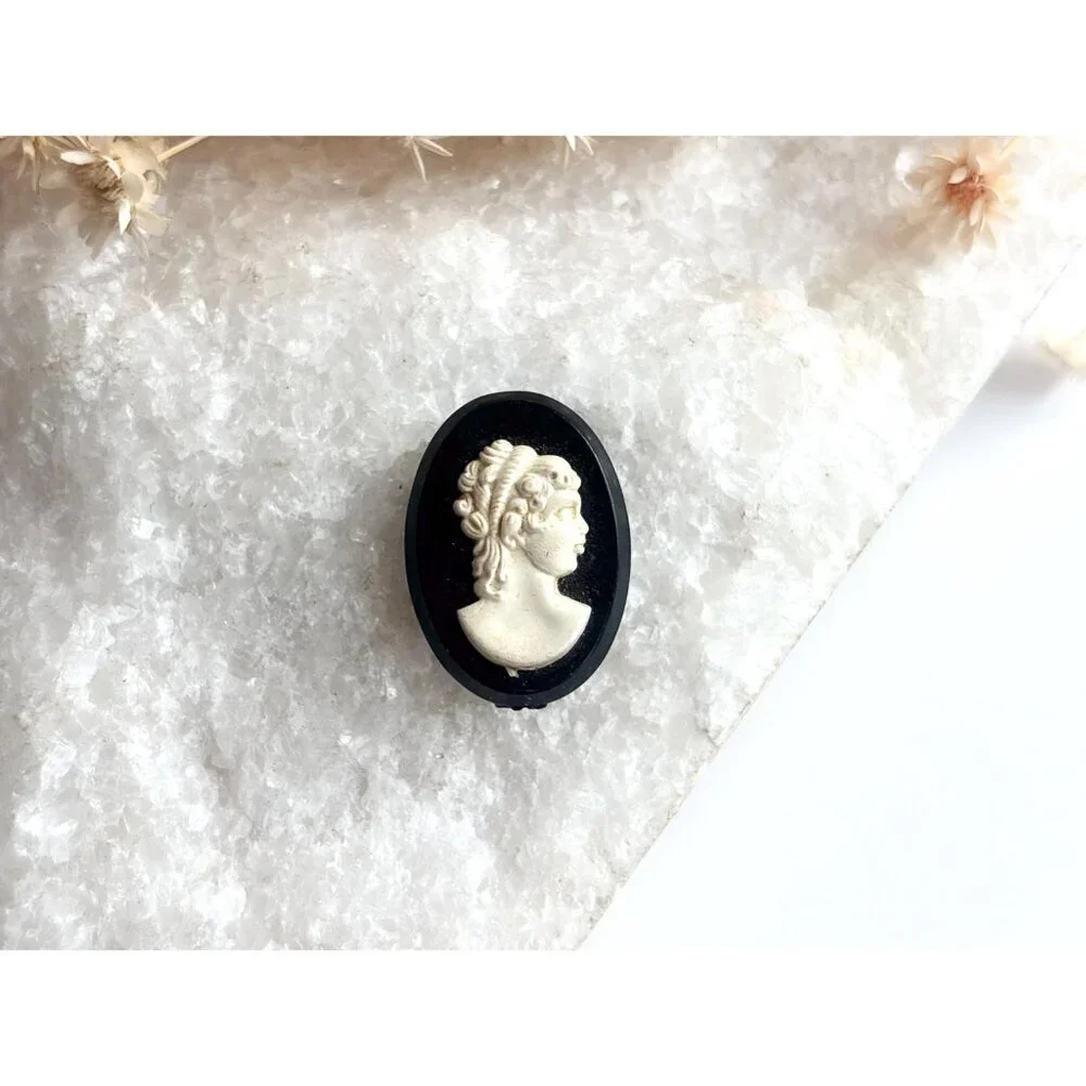 Faux Cameo Victorian Style Profiled Lady Oval Costume Jewelry Brooch | Lapel Pin